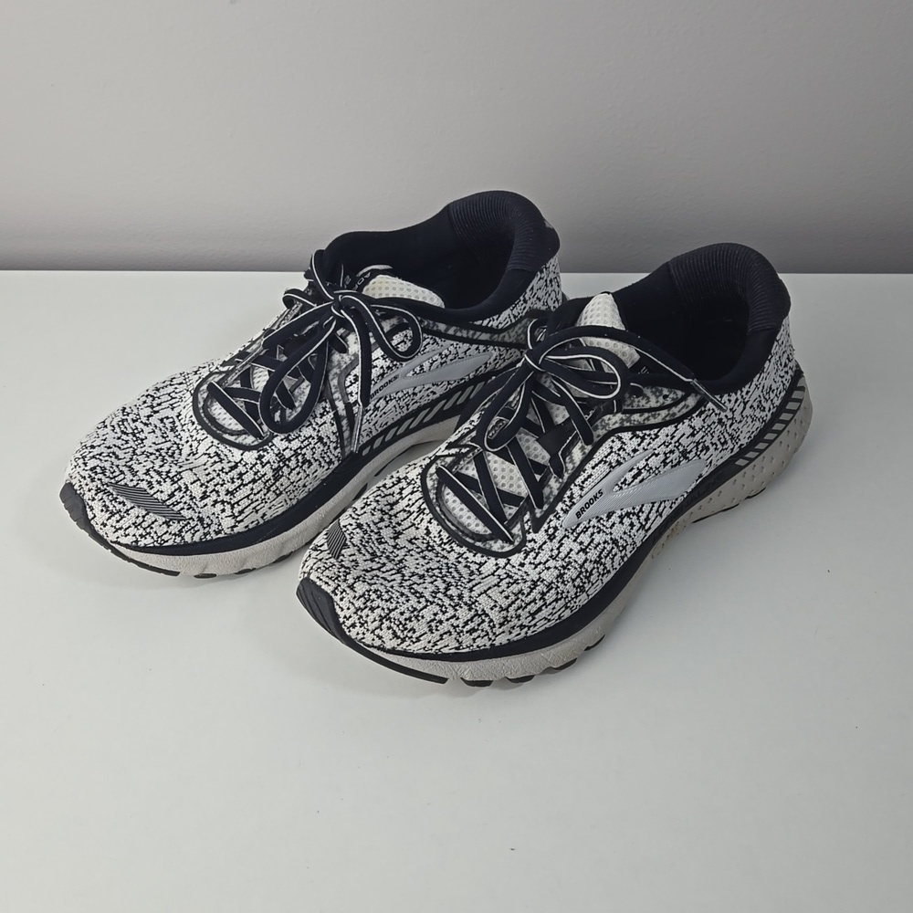 Brooks Adrenaline white and black running shoes